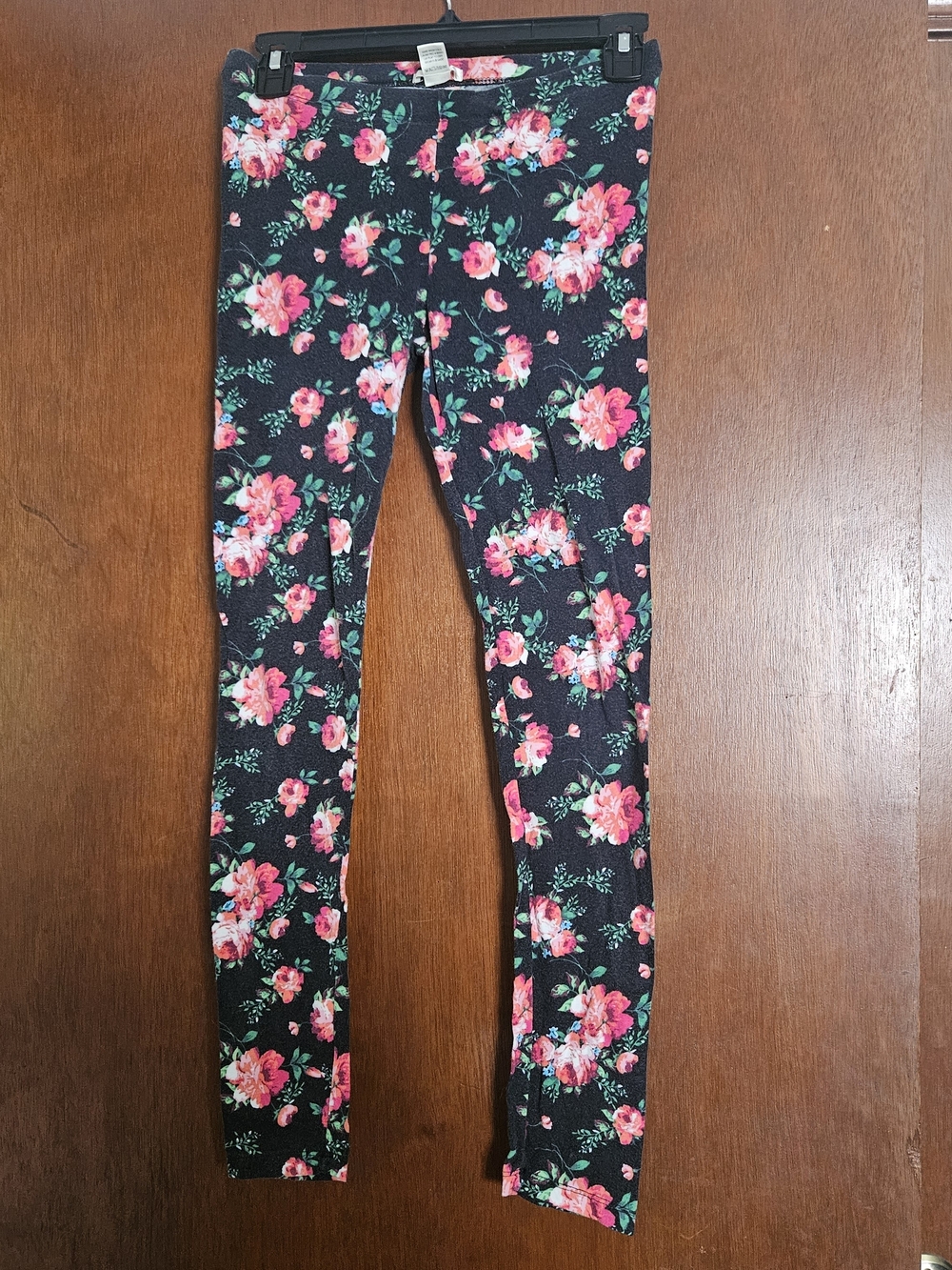 Bozzolo Black Leggings with Pink Floral Print